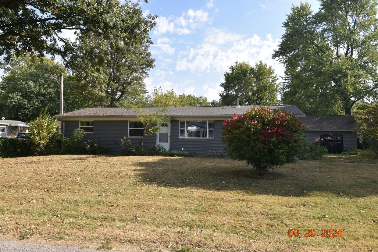 Primary Photo - 3 Bedroom 2 Full Bath Home IN Greenfield