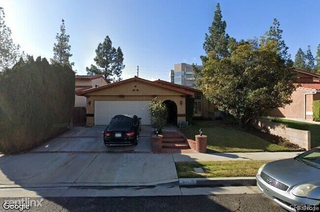 Building Photo - 3 br, 1.5 bath House - 23142 Valerio St