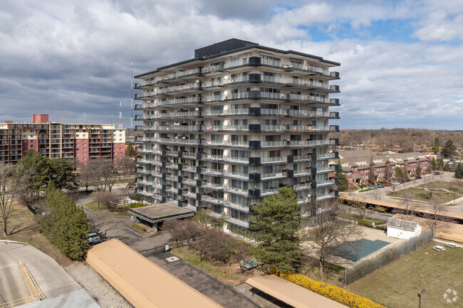 Foto del edificio - Providence Drive Towers