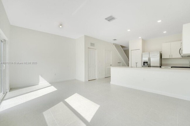 Building Photo - 2805 SE 26th Ave