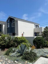 Building Photo - 2305 Camino Del Mar