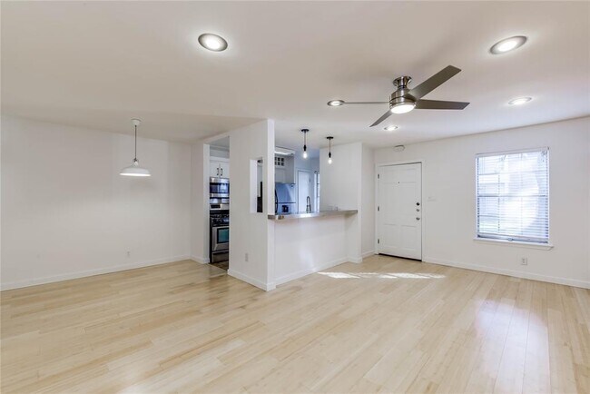 Building Photo - 1240 Barton Hills Dr