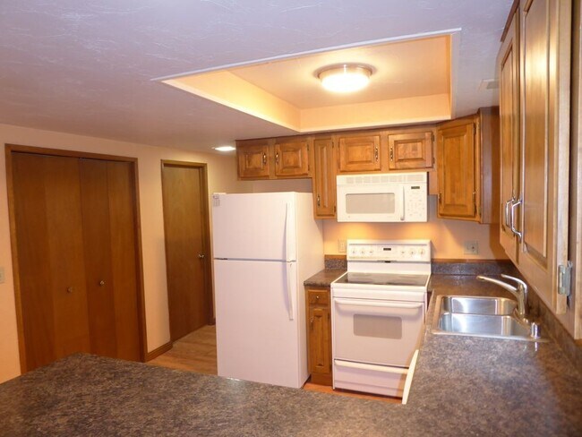 Building Photo - 210