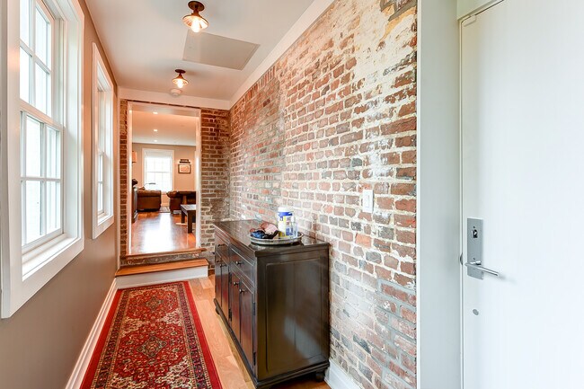 Building Photo - 628 S Carolina Ave SE