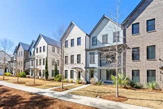 Building Photo - 1623 Florentia St