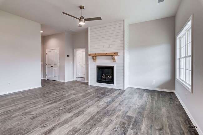 Building Photo - Beautiful, BRAND-NEW 3-bedroom, 2-bath hom...
