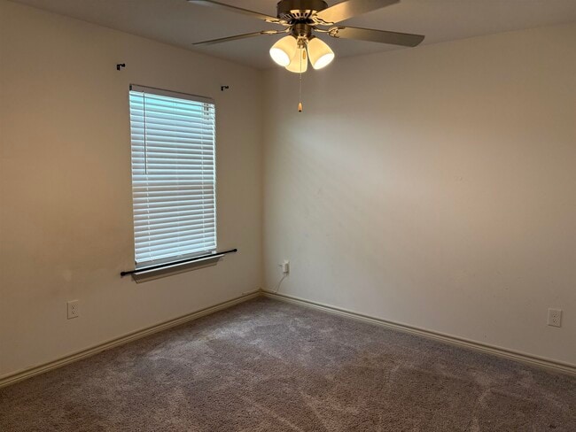 Building Photo - 402 Placido Dr