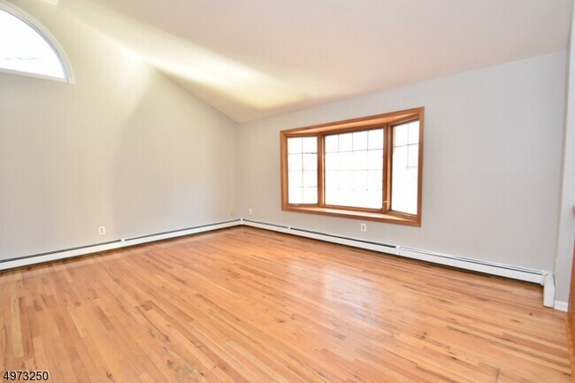 Building Photo - 4 Spinnaker Way