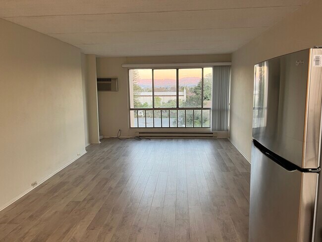 Foto del edificio - 1700 Civic Center Dr