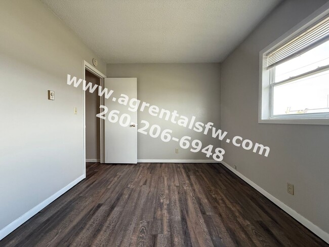 Foto del edificio - 1034 Lewis Pl