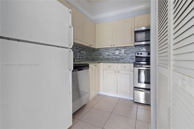 Foto del edificio - 10413 N Kendall Dr