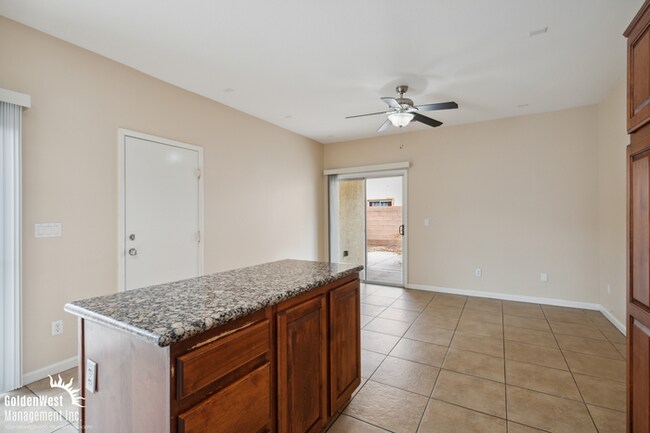 Foto del edificio - Charming Two-Story 3Bdm 2.5Ba Home in North Las Vegas!