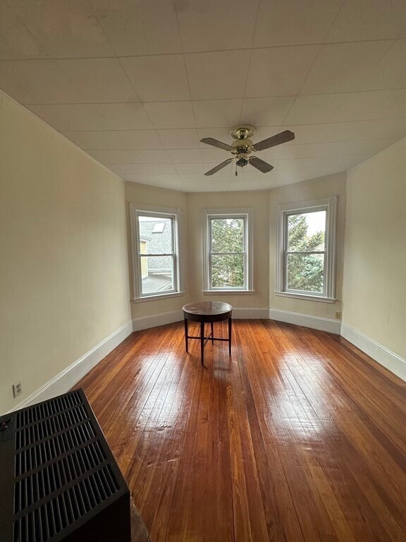 Building Photo - 105 Inman St