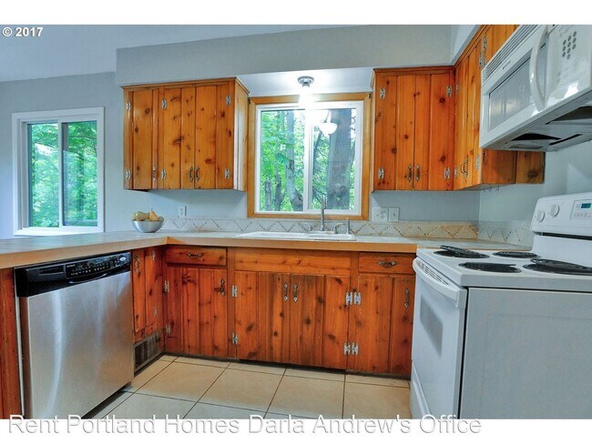Building Photo - 6423 SW Raab Rd