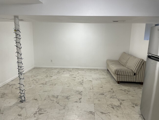 Building Photo - 11400 Gainsborough Rd