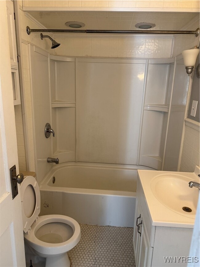 Building Photo - 5 Humphrey Rd