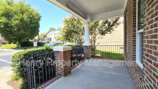 Foto del edificio - 1531 Yarborough Park Dr