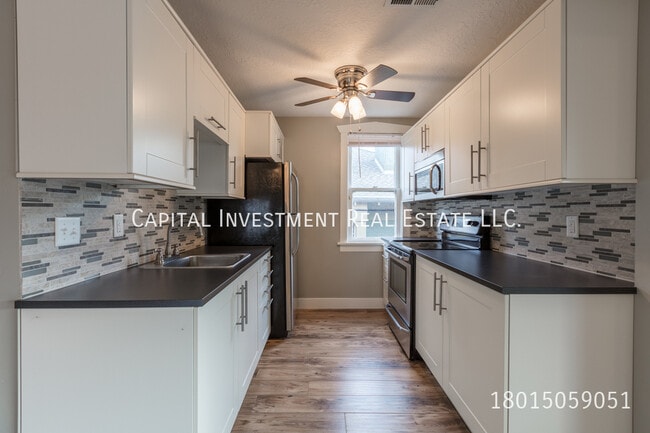 Building Photo - 212 B St E