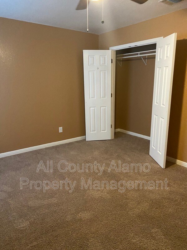 Building Photo - 3107 W Travis St