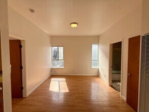 Building Photo - 1104 Stockton St