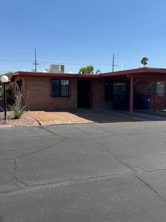 Charming 3 bedroom 2.bath with yard - Charming 3 bedroom 2.bath with yard