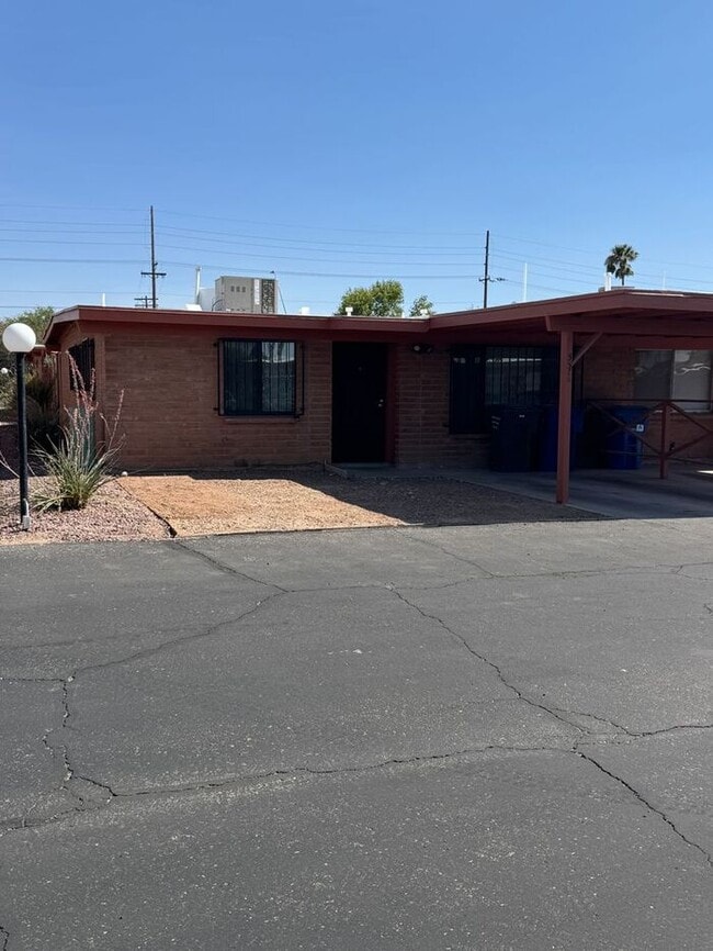 Charming 3 bedroom 2.bath with yard - Charming 3 bedroom 2.bath with yard House