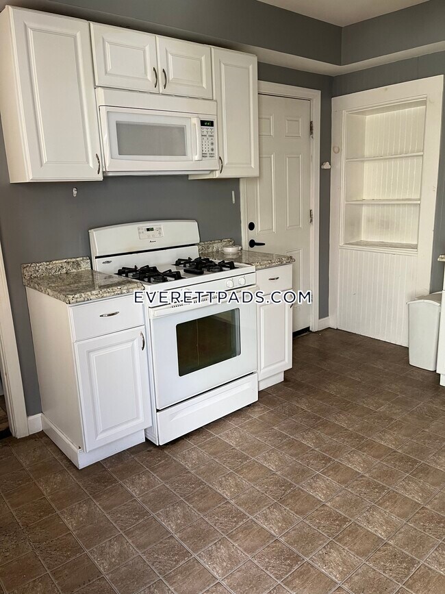 Building Photo - 138 Vernal St