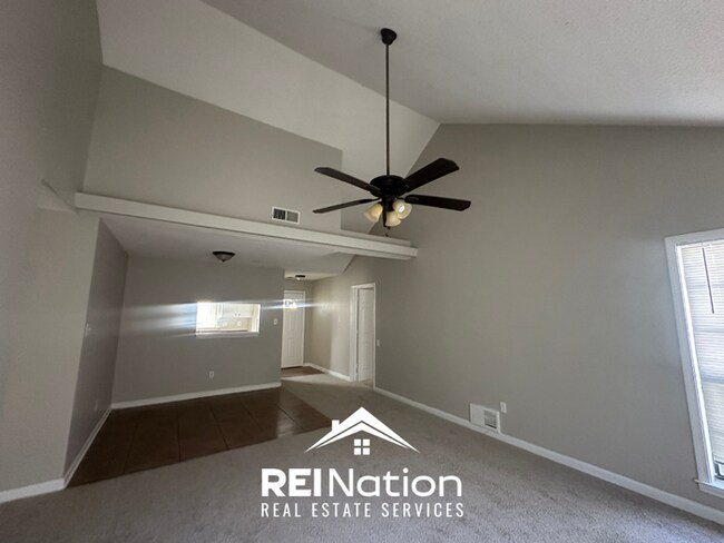 Foto del edificio - 3BR/1.5BA Memphis Rental with Soaring Ceilings & Functional Galley Kitchen