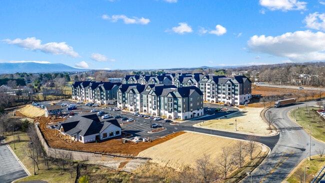 Building Photo - Elevate Town Center