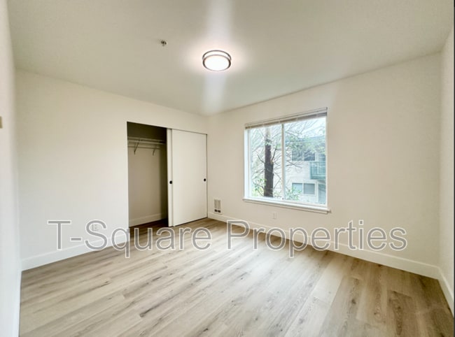 Building Photo - 7041 S 116th Pl