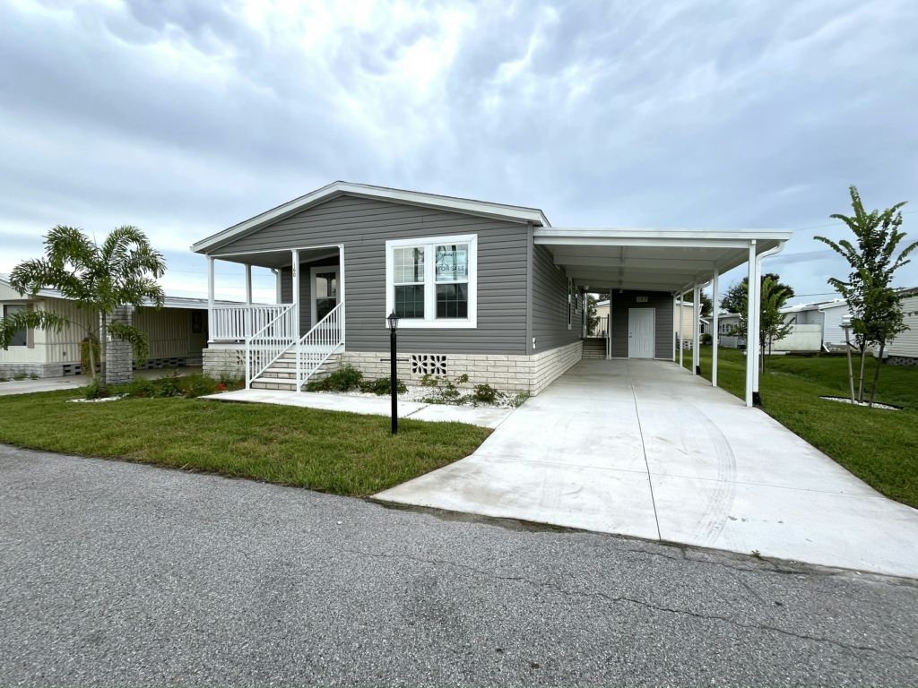 Foto principal - 17100 Tamiami Trl