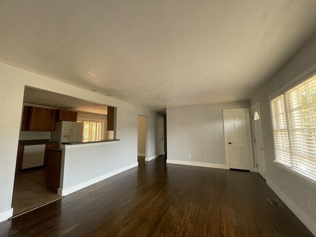 Building Photo - 2601 Long Creek Dr