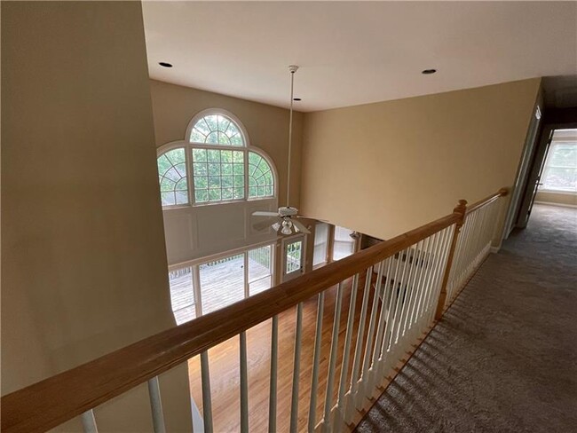Building Photo - 220 Forest Ct