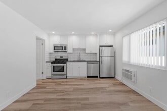 Building Photo - 1240 W 29th St