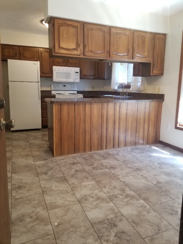 Building Photo - 6746 Woodmeadow Dr