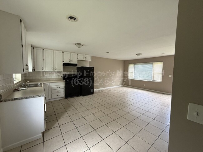 Building Photo - 1202 Laredo Ave
