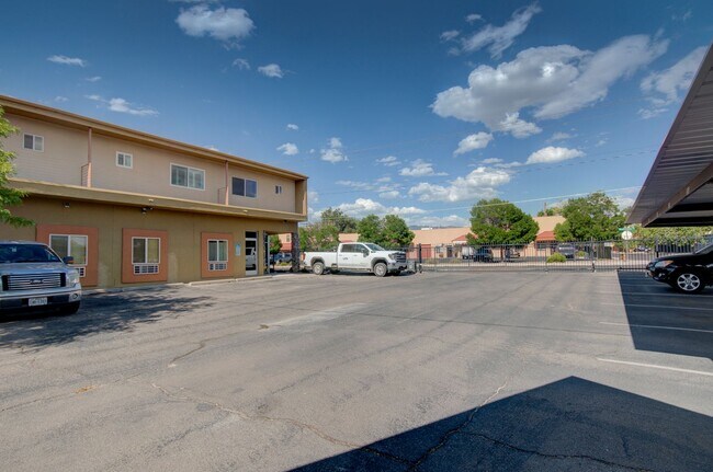 Building Photo - Amazing One Bedroom in Highly Desired Nob ...