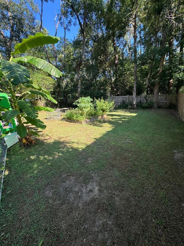 Building Photo - 1612 Pepper Dr