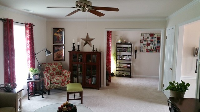 Foto del edificio - 496 Village Green Rd