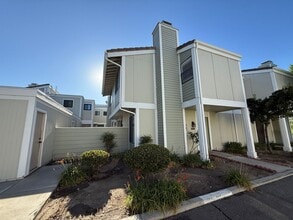 Building Photo - 27060 Crossglade Ave