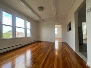 Building Photo - 972 Broadway