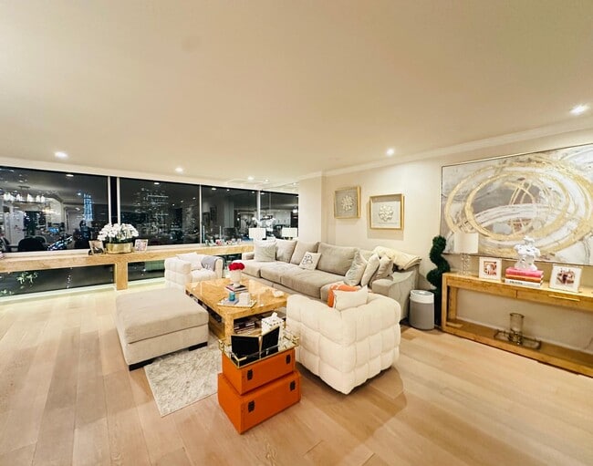 Building Photo - 2220 Ave of the Stars
