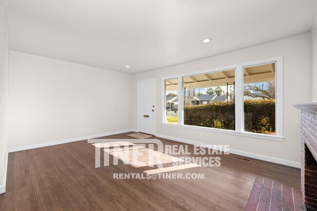 Foto del edificio - Stylish 3 bedroom with bonus space