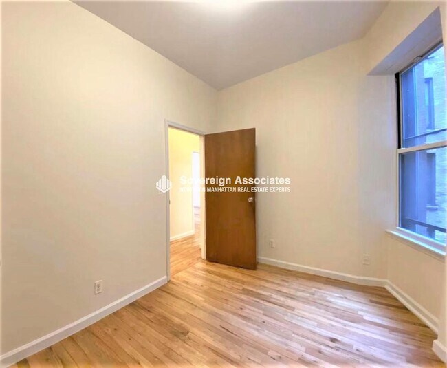 Foto del edificio - 515 W 111th St