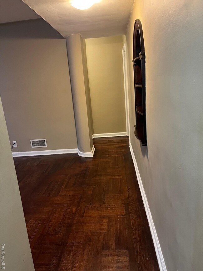 Foto del edificio - 1270 White Plains Rd