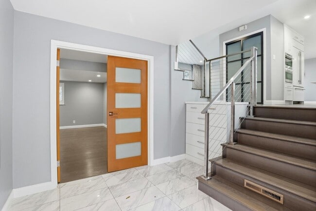 Building Photo - 2010 Santa Cruz Ave