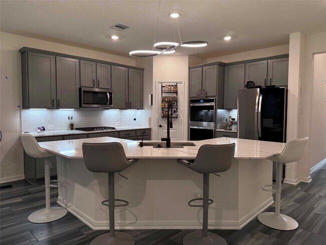 Foto del edificio - 15615 Birchdale Dr