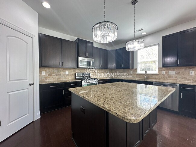 Foto del edificio - 4 Bedroom 2.5 Bathroom in Indian Trail