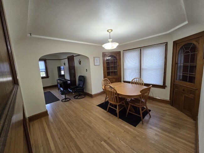 Diningroom - 618 S Main St