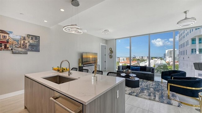 Building Photo - 301 QUAY Cmn